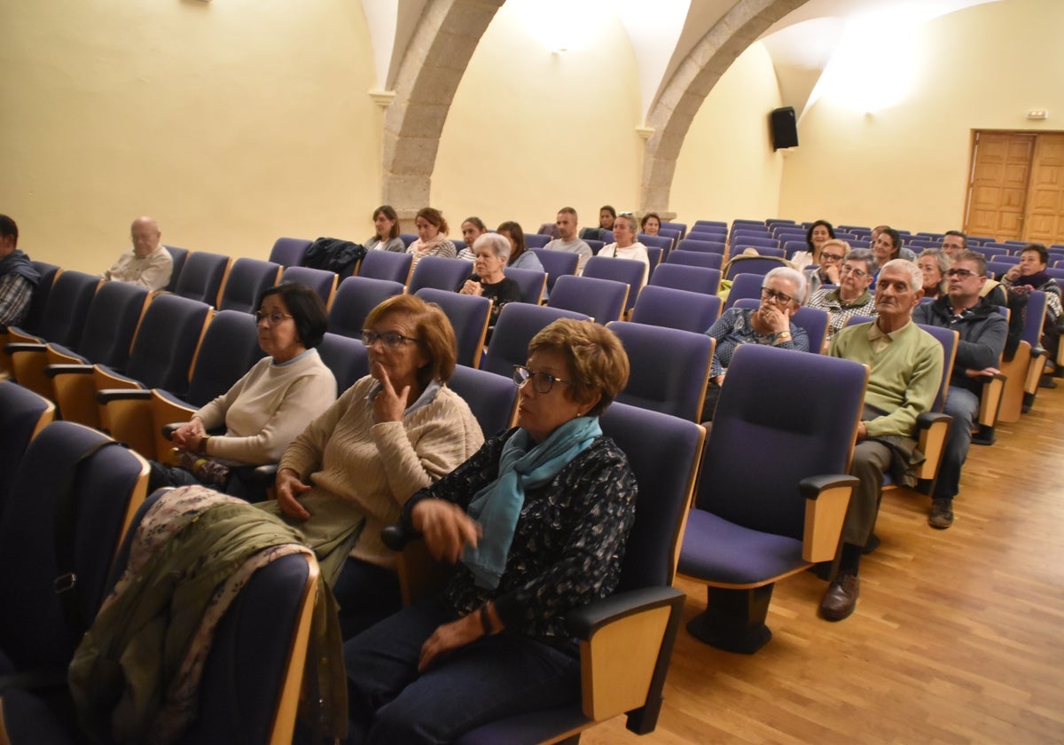 Imagen de asistentes a una de las charlas organizadas por Afabeco en Béjar.