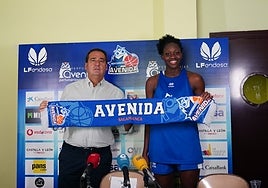 Sika Koné, en su presentación con Jorge Recio.