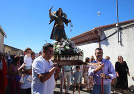 Procesión con San Miguel en Zorita de la Frontera