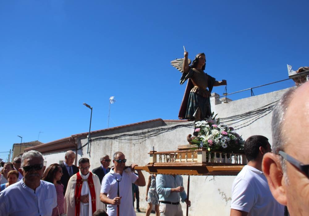 Procesión en honor a San Miguel Arcángel en Zorita de la Frontera