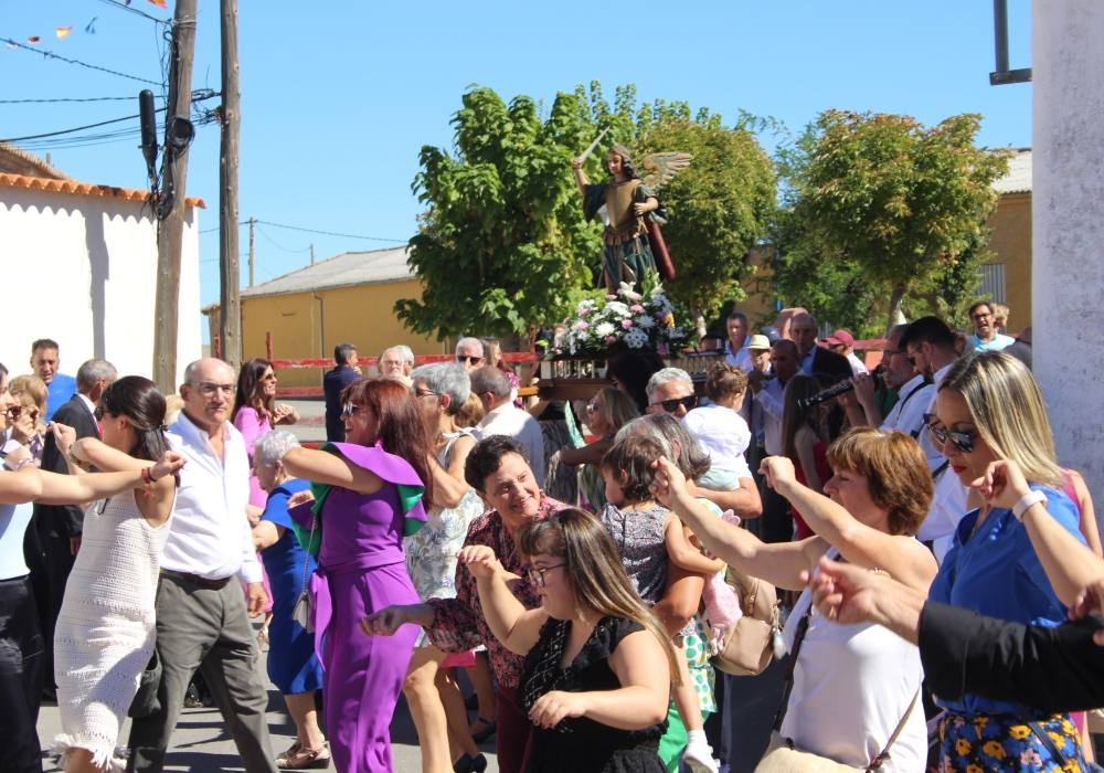 Procesión en honor a San Miguel Arcángel en Zorita de la Frontera