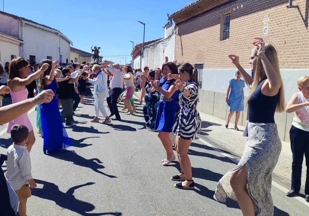 Procesión en honor a San Miguel Arcángel en Zorita de la Frontera