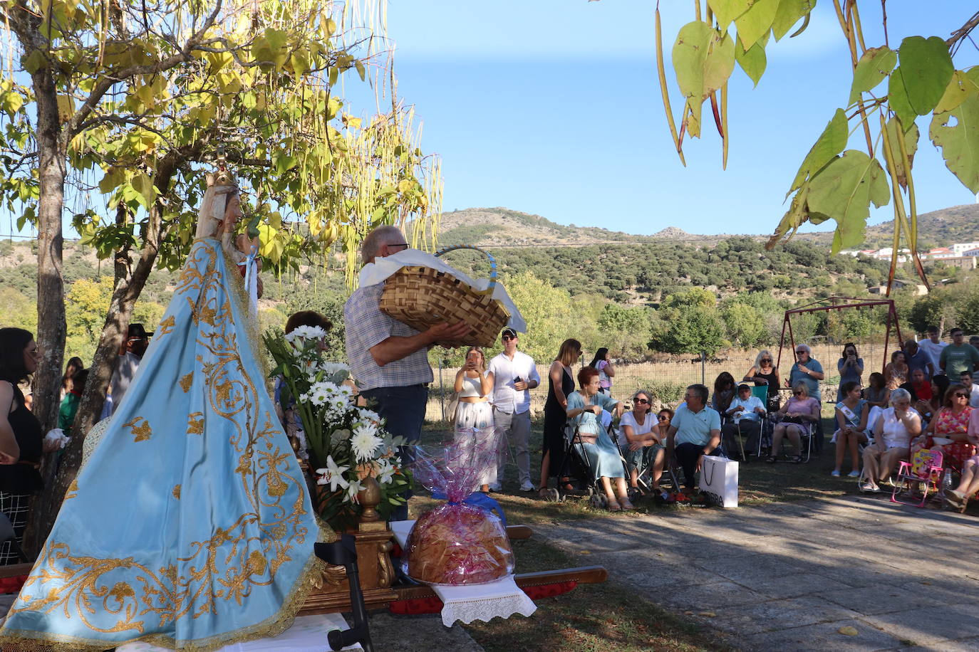 Ledrada mantiene viva su devoción a la Virgen de la Yedra