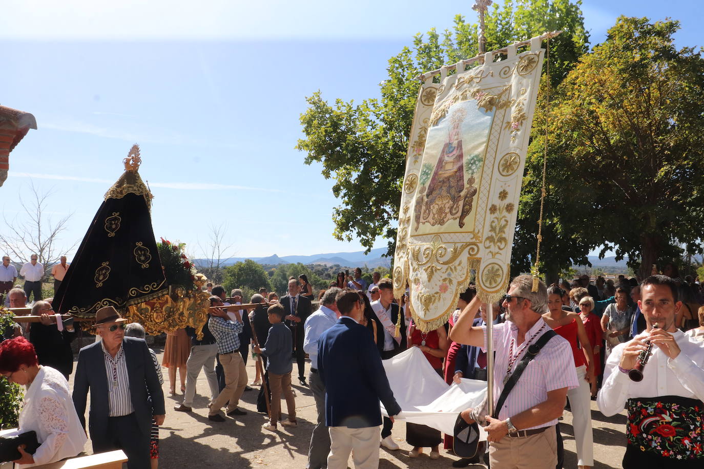 Santibáñez de Béjar se rinde ante la Virgen de Valparaíso