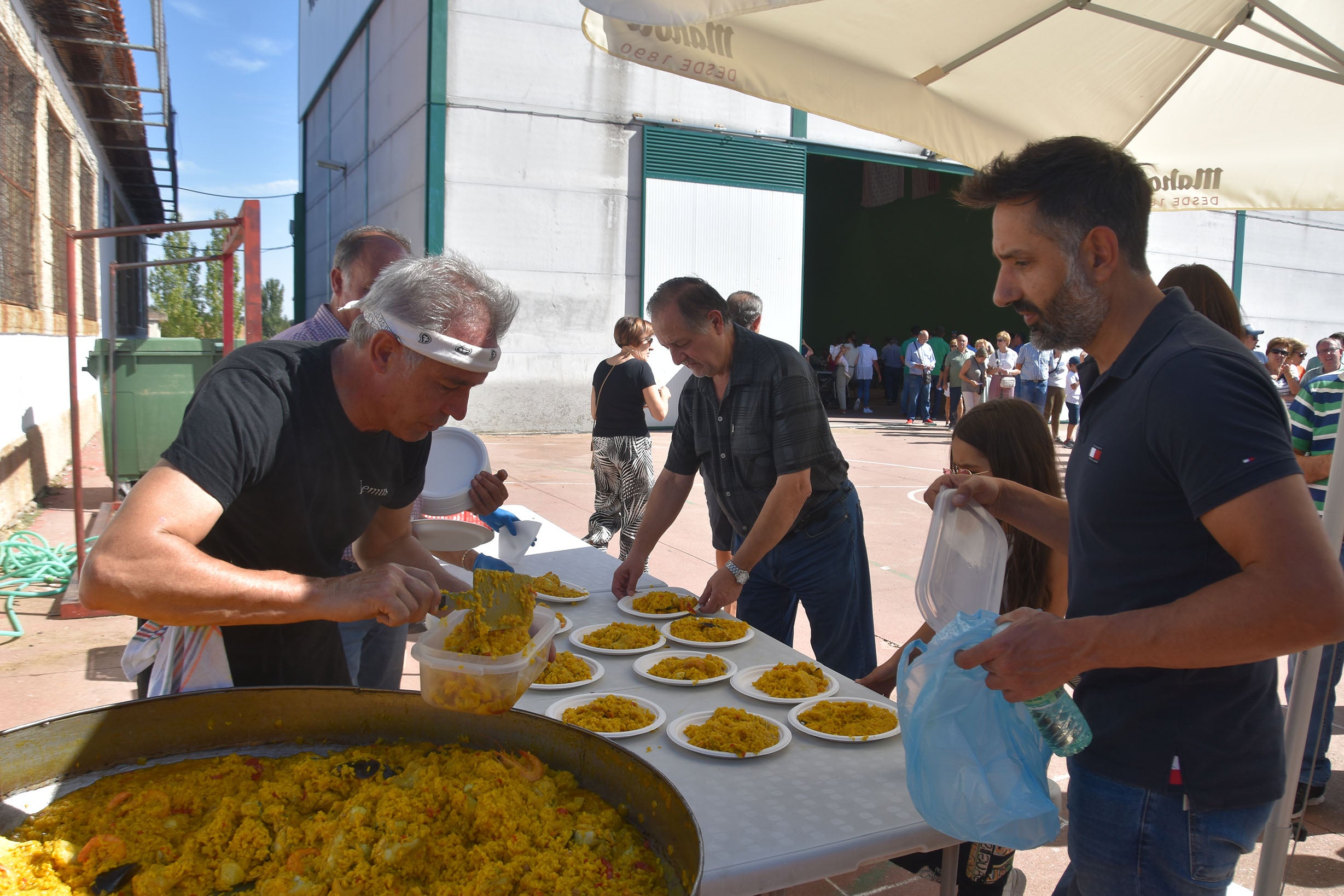 Aldehuela de la Bóveda despide sus fiestas con la tradicional paella en el pabellón