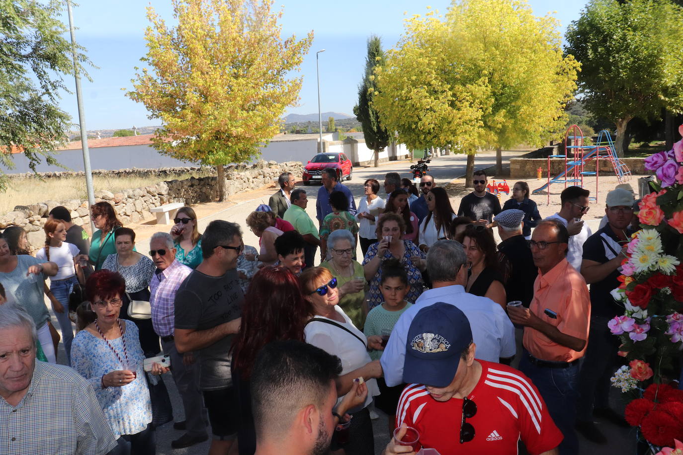 Alegre despedida de la Virgen de Valparaíso en Santibáñez de Béjar