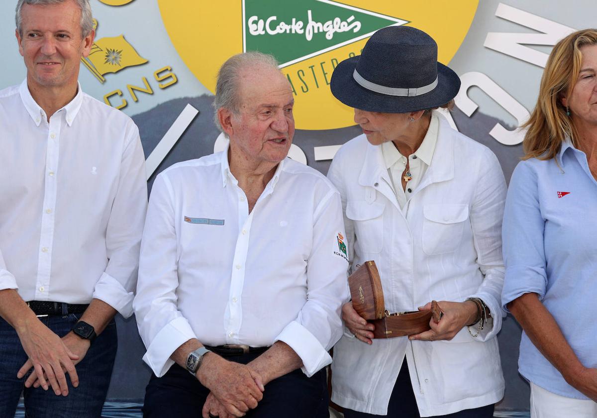 La Infanta Elena junto al Rey Juan Carlos en Sanxenxo