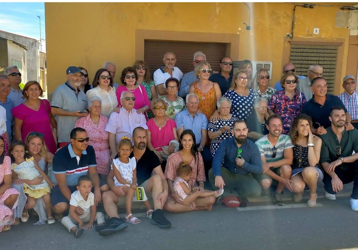 La familia Sevilla Moronta durante el encuentro en su pueblo, Masueco de la Ribera