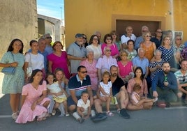 La familia Sevilla Moronta durante el encuentro en su pueblo, Masueco de la Ribera