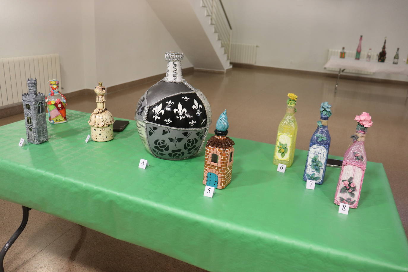 Botellas decoradas, la muestra que visitar en Guijuelo