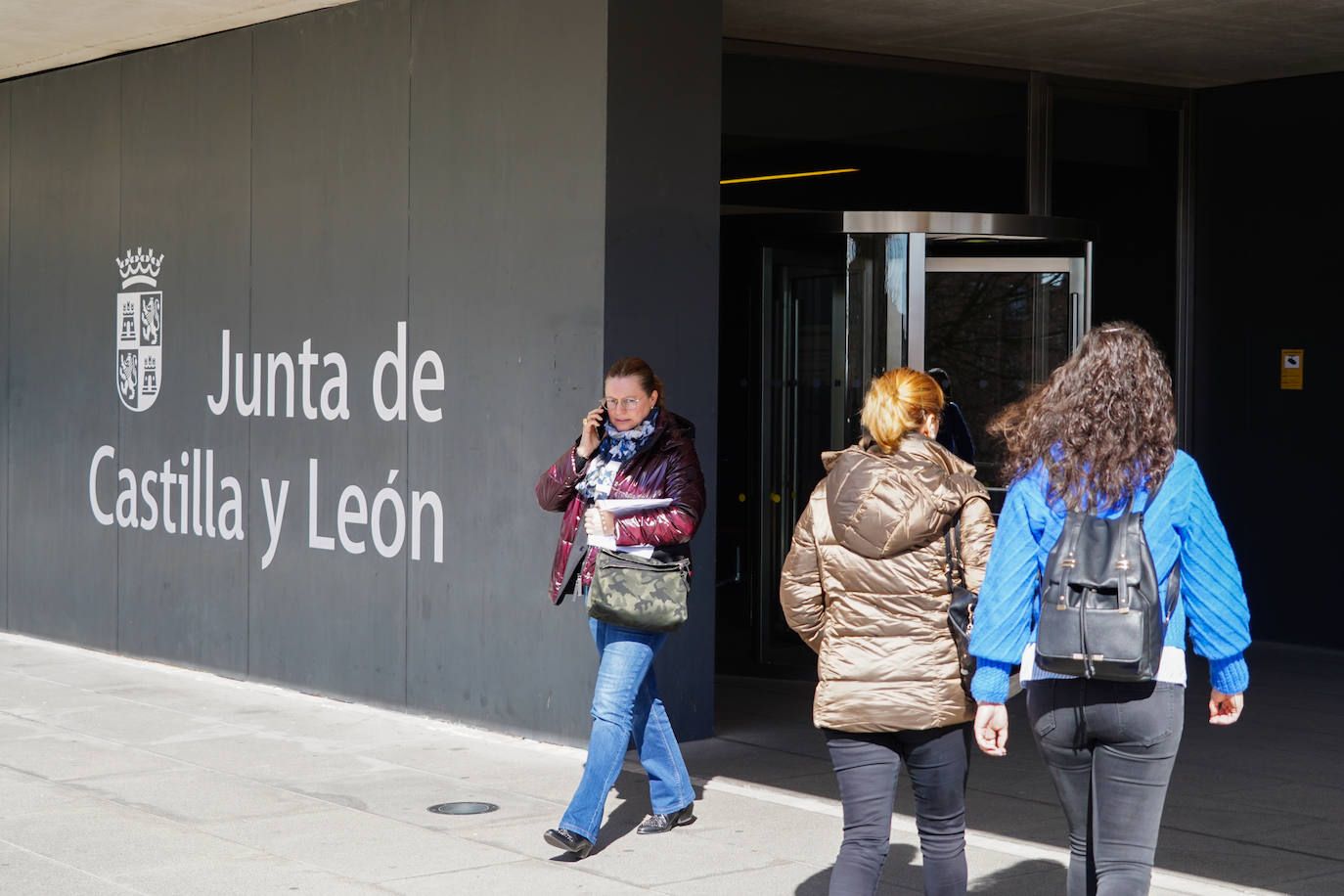 Entrada a la Delegación Territorial de la Junta en Salamanca.