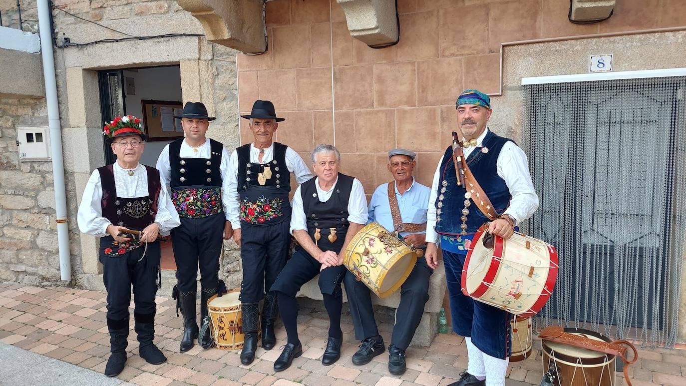 Gaitas y tamboriles en honor a Andrés Calles en Guadramiro