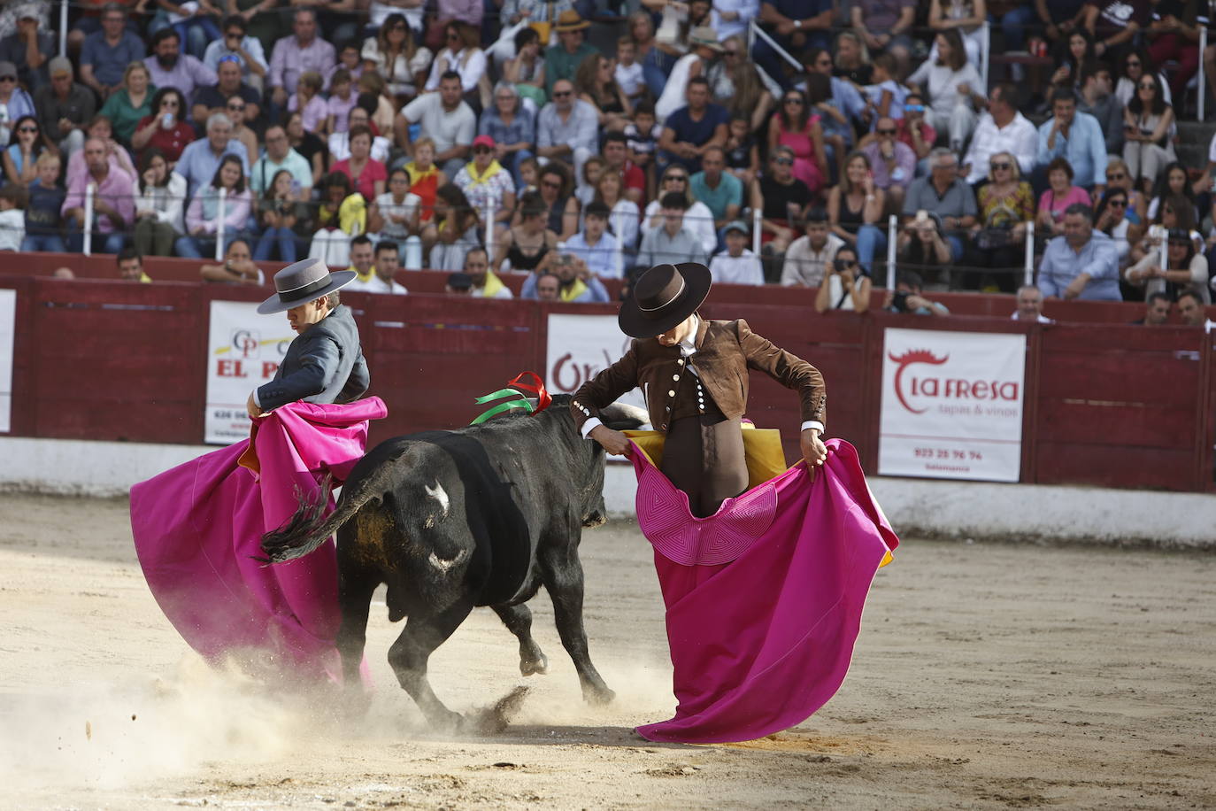 La marea amarilla alienta el toreo