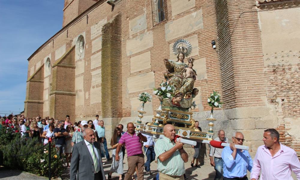 Bailes para la Virgen del Rosario en Rágama