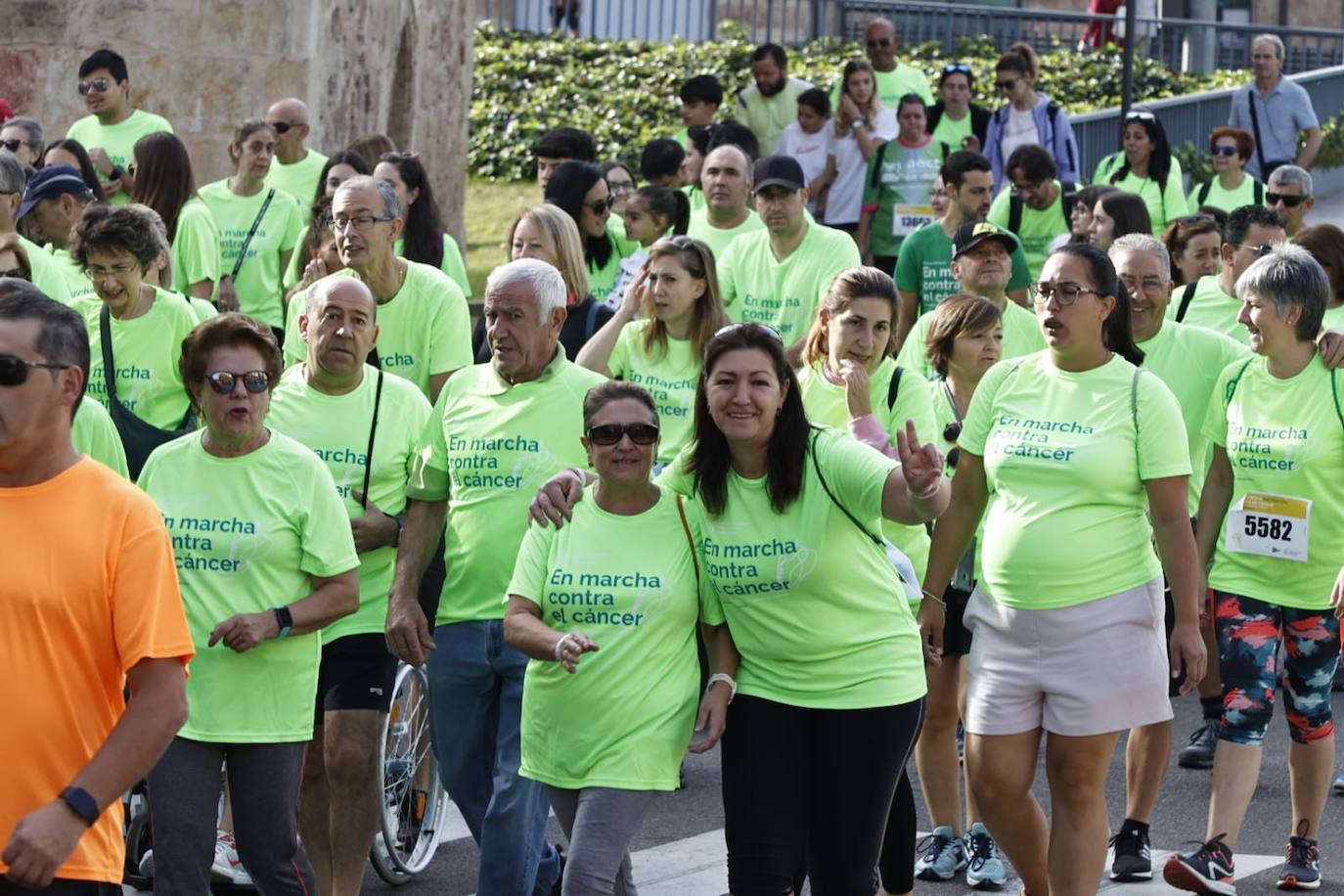 15.000 personas tiñen Salamanca de verde esperanza en la lucha contra el cáncer