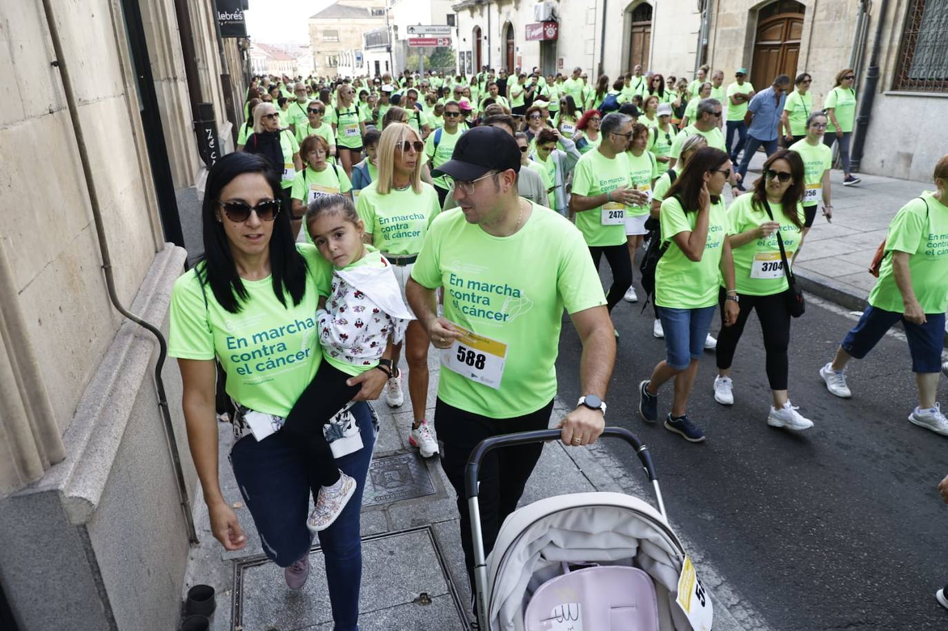 15.000 personas tiñen Salamanca de verde esperanza en la lucha contra el cáncer