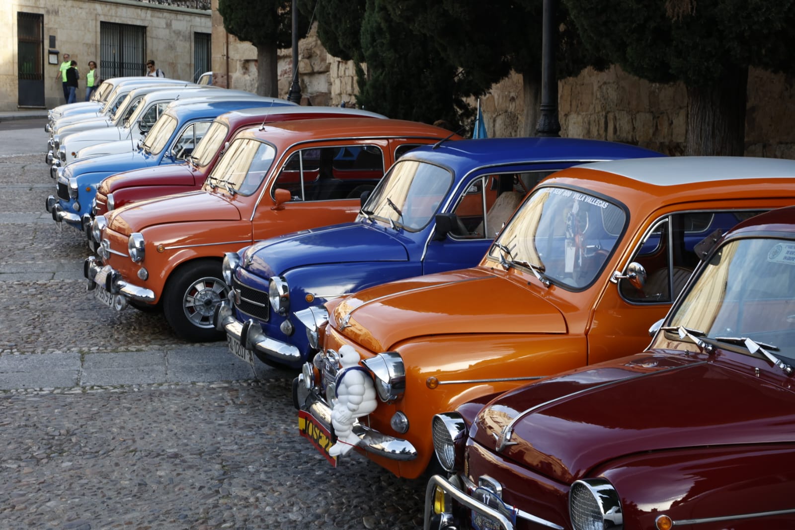 La nostalgia de los Seat 600 inunda las calles de Salamanca