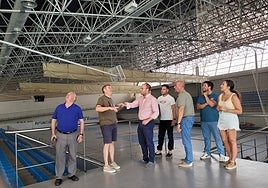 El alcalde y los ediles delegados durante una visita al pabellón «Eladio Jiménez» de Ciudad Rodrigo.