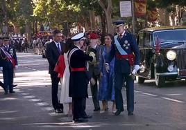 Pitos, abucheos y cánticos de «¡Que te vote Txapote!» a Pedro Sánchez en el desfile del 12 de octubre