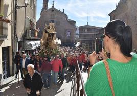 La salida de la imagen de Santa Teresa de clausura.