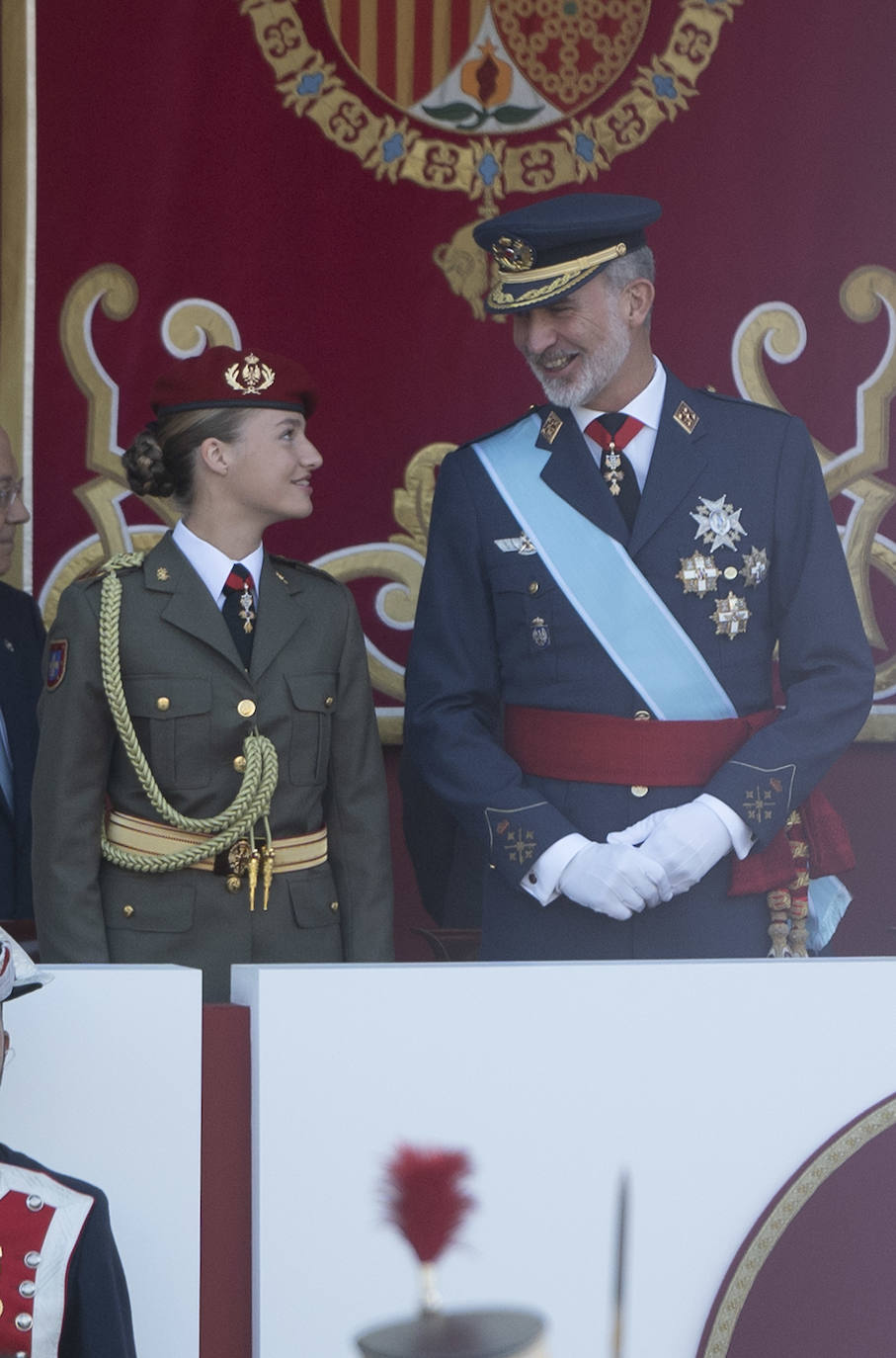 La princesa Leonor reaparece en el desfile con el uniforme de gala del Ejército de Tierra