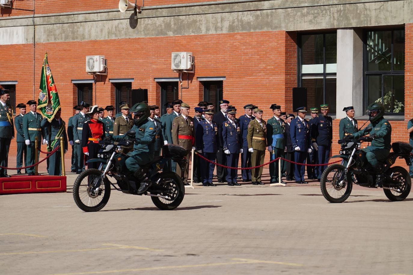 Las mejores imágenes de la celebración de la Guardia Civil en homenaje a la Virgen del Pilar