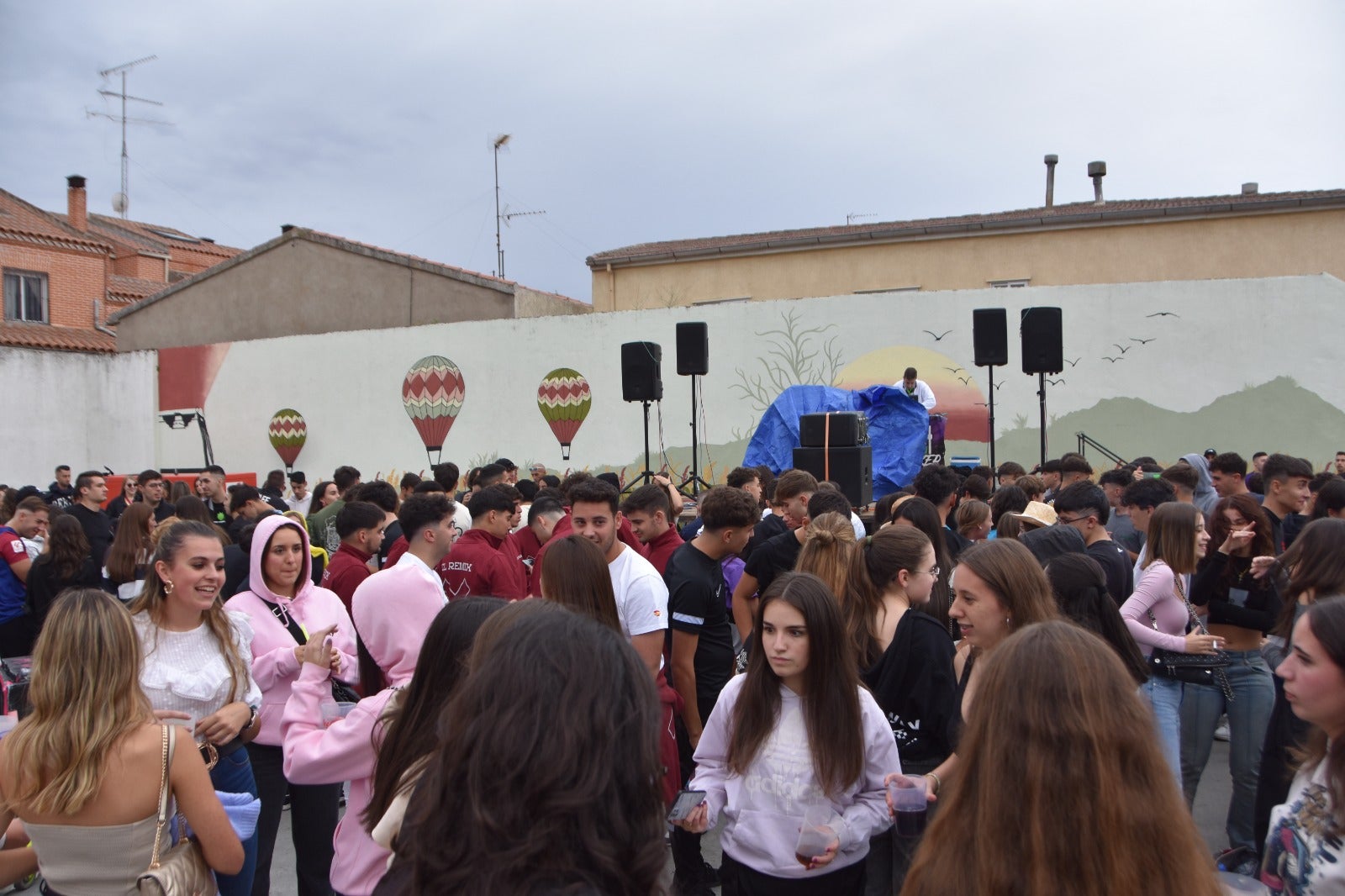 Arranca la fiesta en Alba con el ambiente más juvenil