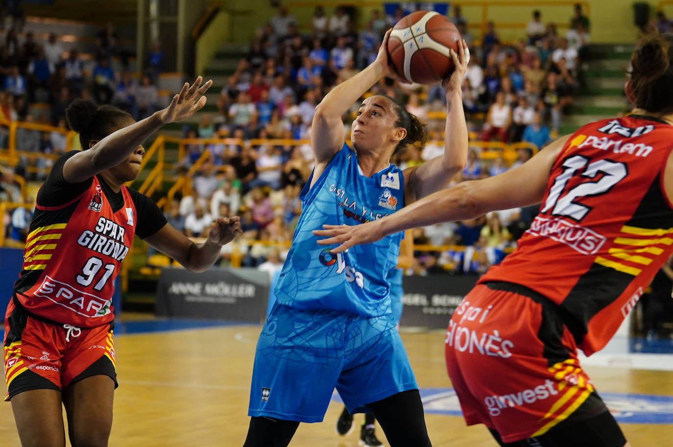 Estas son las mejores imágenes de la victoria de Perfumerías Avenida