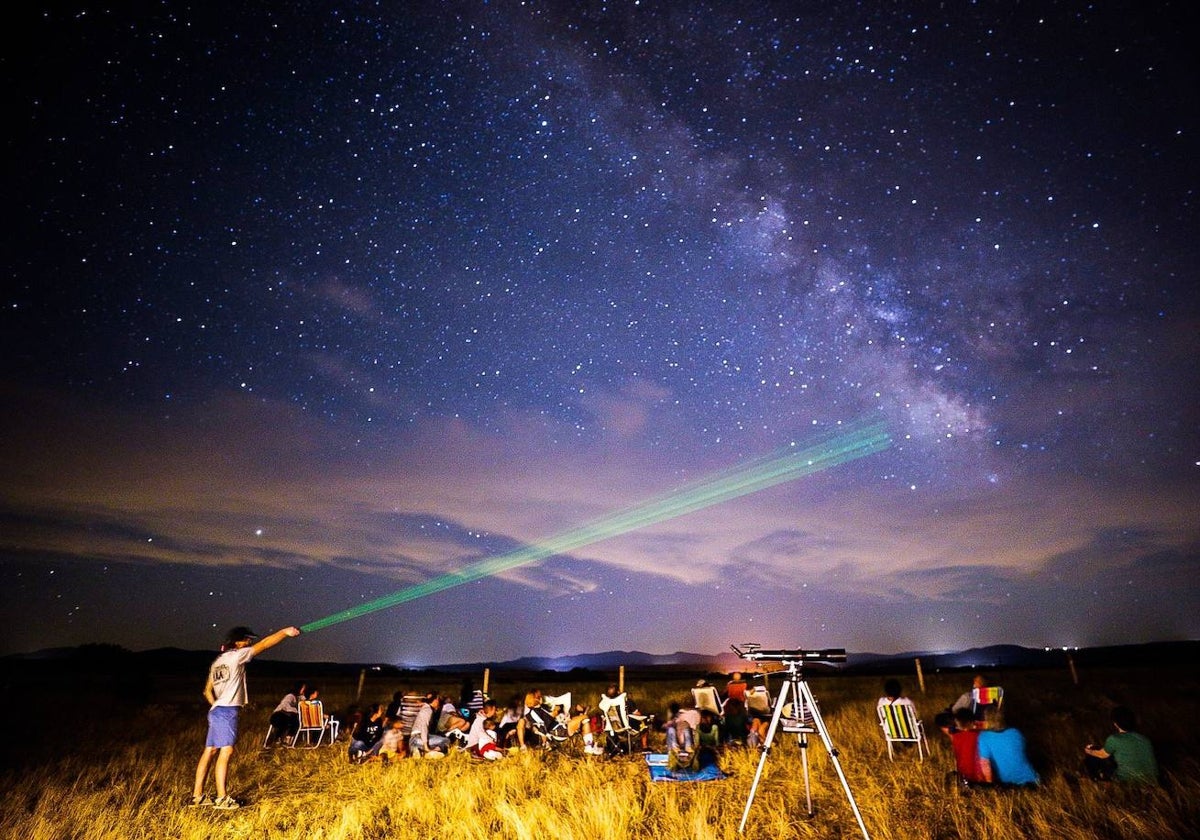 Actividad de Astróbriga de observación del cielo nocturno.