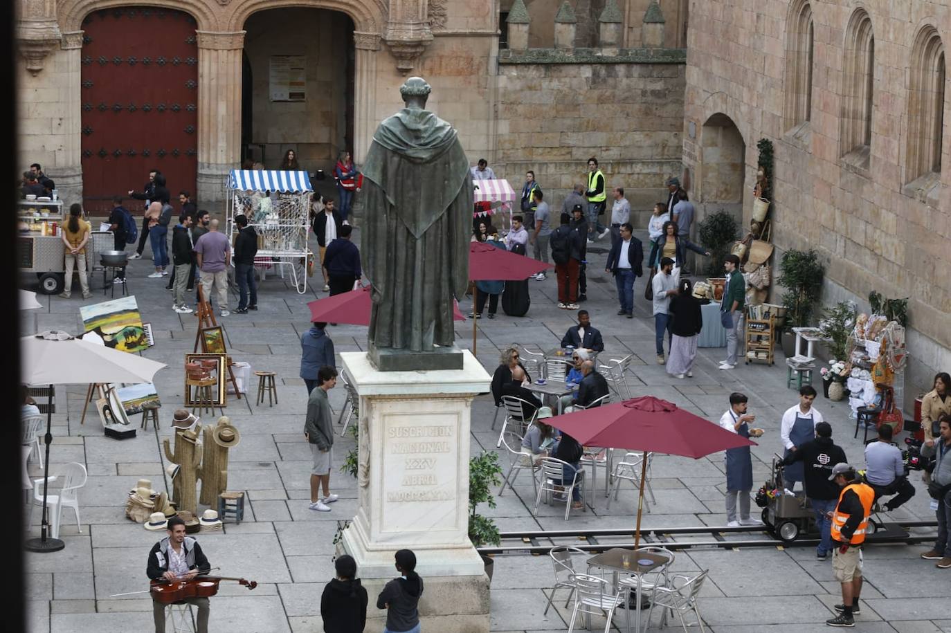 Las curiosas imágenes del comienzo del rodaje de la película de Bollywood