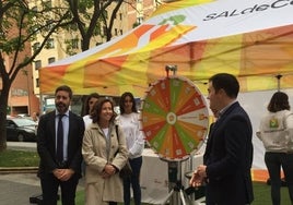 Antonio Flórez, María Pettit, Soledad Gómez y Pedro Martínez, en la carpa instalada en Federico Anaya.