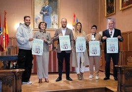 Víctor Gómez, Inmaculada Lorenzo, Marcos Iglesias, Joana Veloso, Soraya Bernal y José Gómez en el salón de plenos de Ciudad Rodrigo.