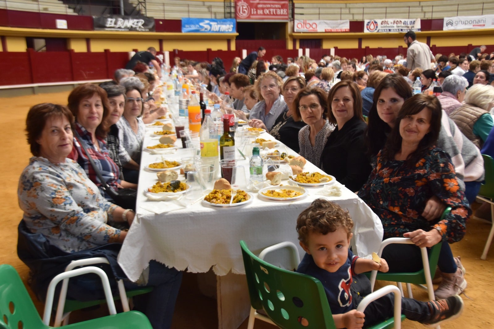 Alba dedica su día festivo a las mujeres