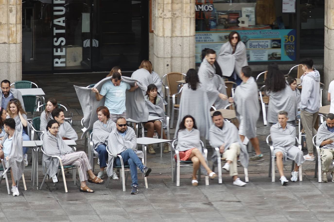 Las mejores imágenes de los actores del segundo día de rodaje de la película de Bollywood