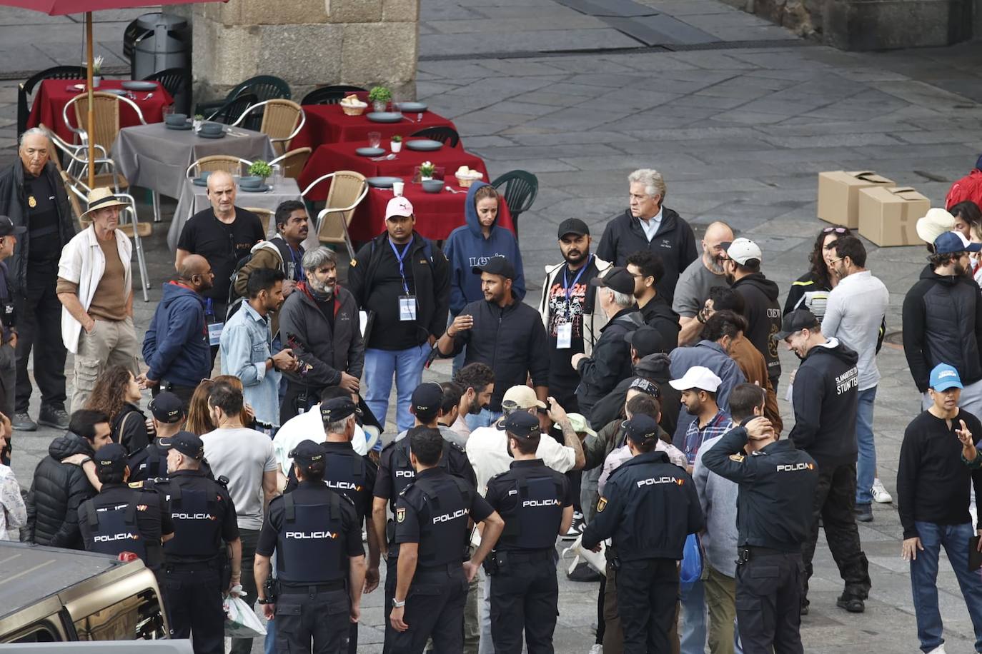 Las mejores imágenes de los actores del segundo día de rodaje de la película de Bollywood