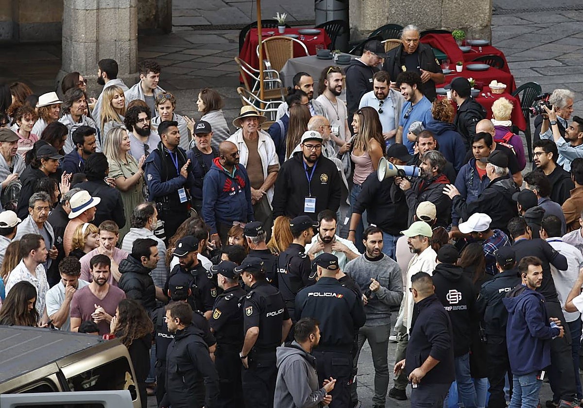 Las mejores imágenes de los actores del segundo día de rodaje de la película de Bollywood