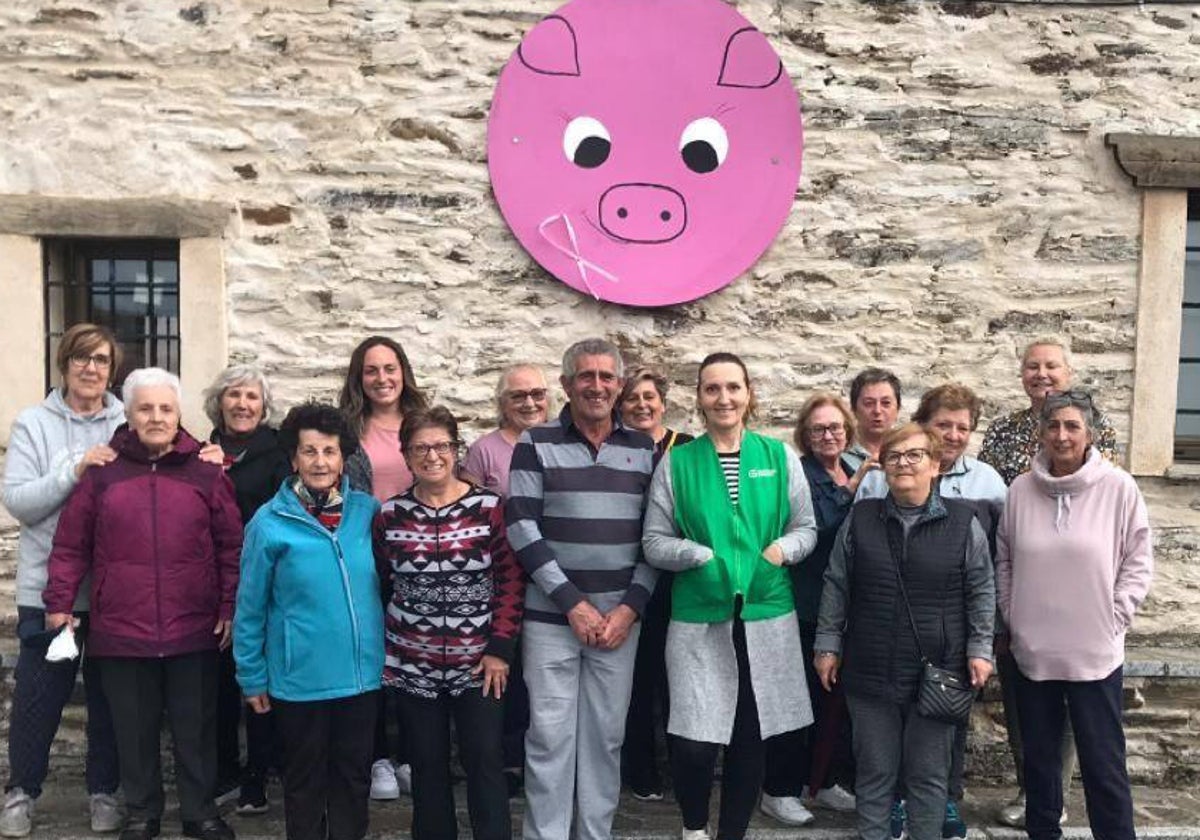 El rosa se extiende por la comarca de Guijuelo en la lucha contra el cáncer