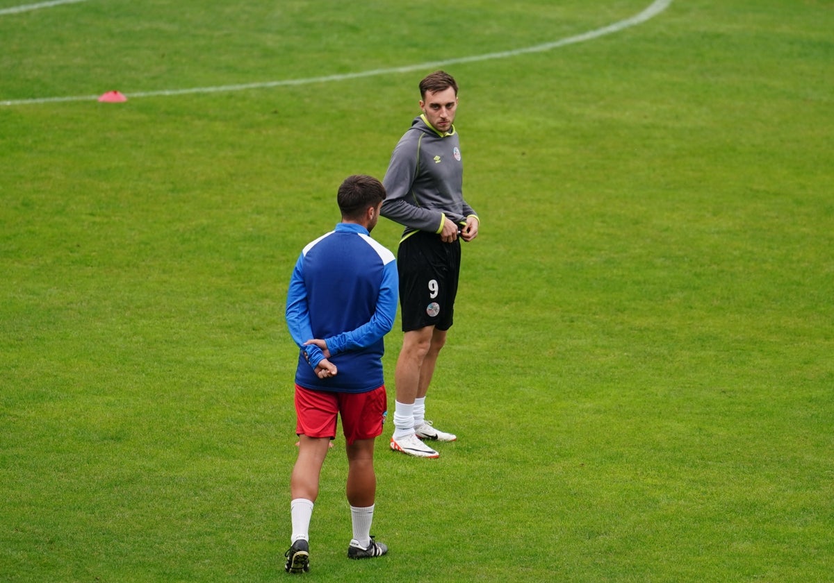 Germán Fassani durante el calentamiento en el Helmántico, previo al choque ante el Real Ávila.