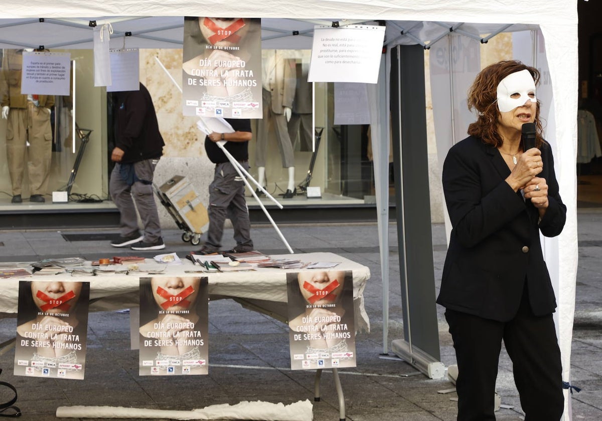 Performance sobre la trata de personas en la Plaza del Liceo.