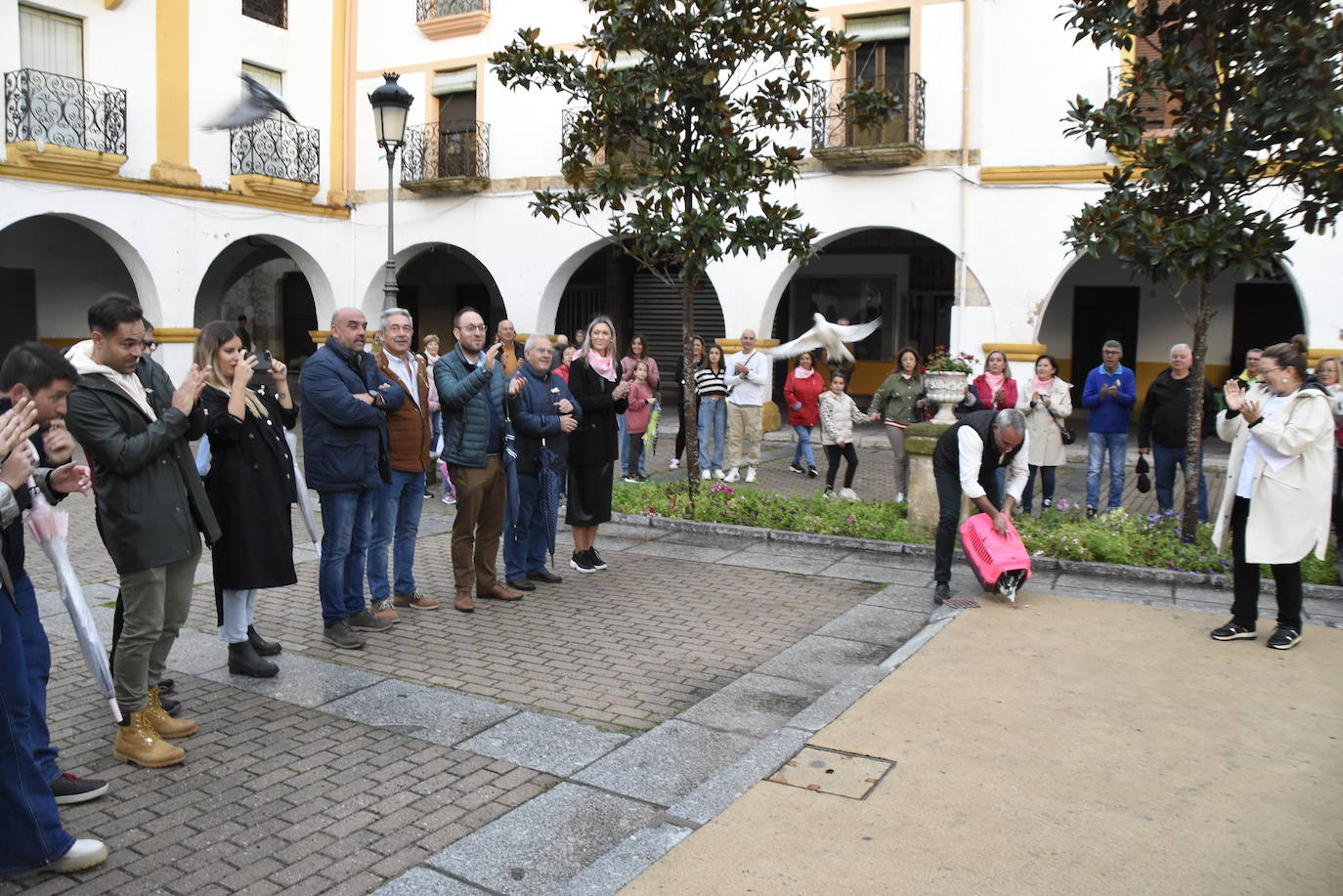 El color rosa más solidario tiñe Ciudad Rodrigo