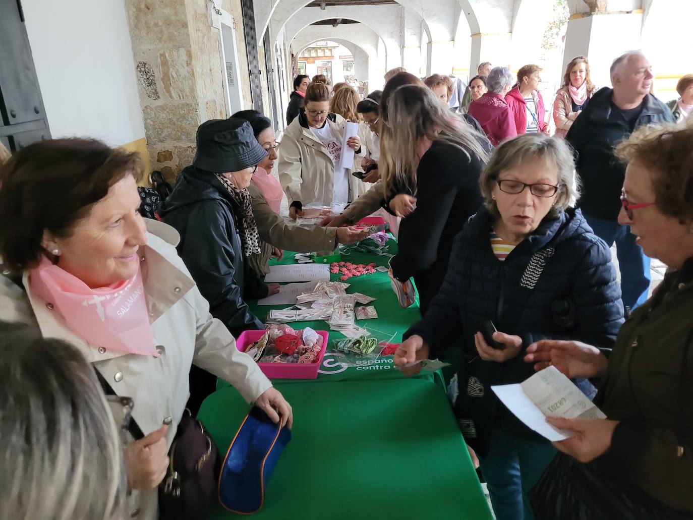 El color rosa más solidario tiñe Ciudad Rodrigo