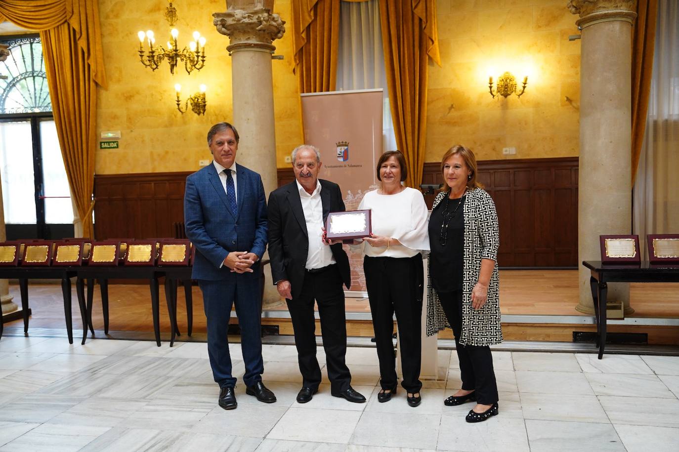 Estas son las mejores imágenes del homenaje a 43 matrimonios de Salamanca que celebran sus Bodas de Oro