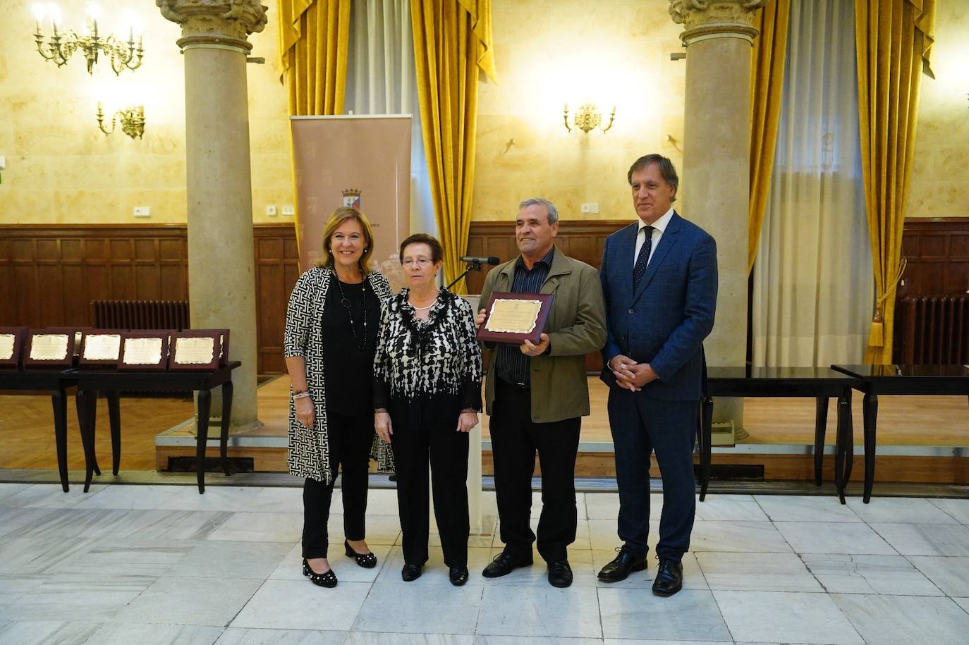 Estas son las mejores imágenes del homenaje a 43 matrimonios de Salamanca que celebran sus Bodas de Oro