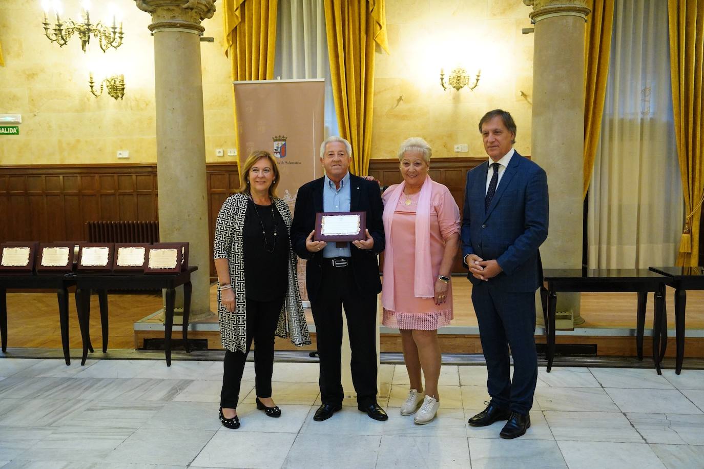 Estas son las mejores imágenes del homenaje a 43 matrimonios de Salamanca que celebran sus Bodas de Oro