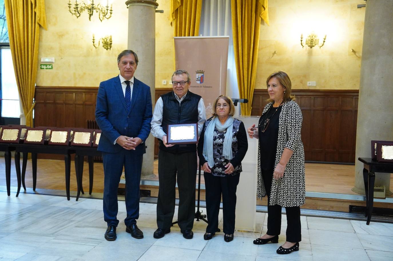 Estas son las mejores imágenes del homenaje a 43 matrimonios de Salamanca que celebran sus Bodas de Oro