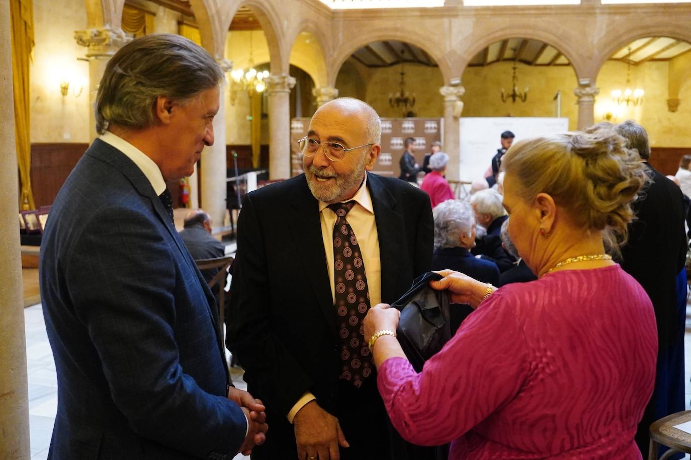 Estas son las mejores imágenes del homenaje a 43 matrimonios de Salamanca que celebran sus Bodas de Oro