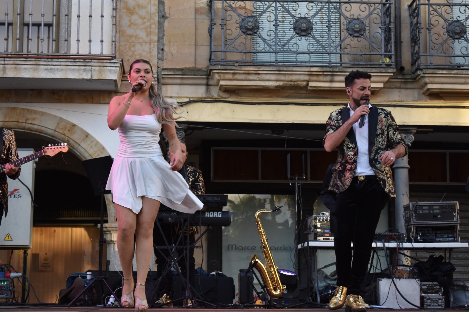 Los jóvenes de Alba inundan las calles de la villa