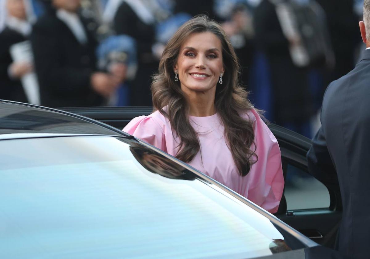 La Reina Letizia llega al XXXI Concierto Premios Princesa de Asturias en el Auditorio Palacio de Congresos «Príncipe Felipe»