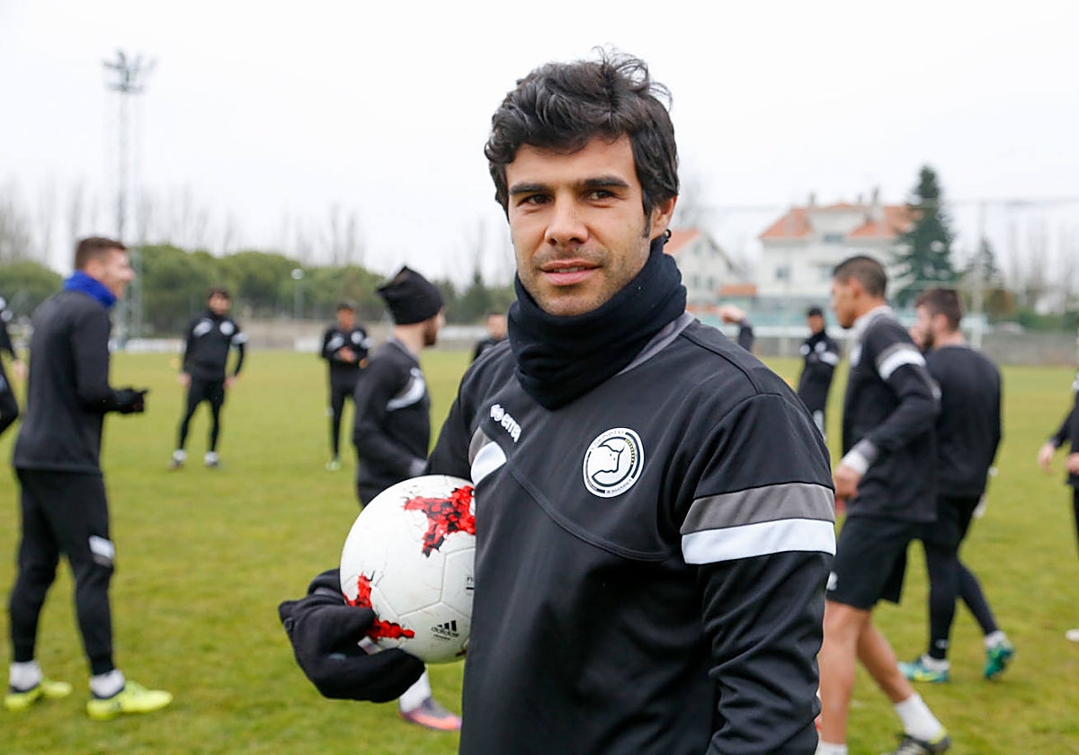 Jorge Alonso durante uno de sus últimos entrenamientos como jugador de fútbol con Unionistas.