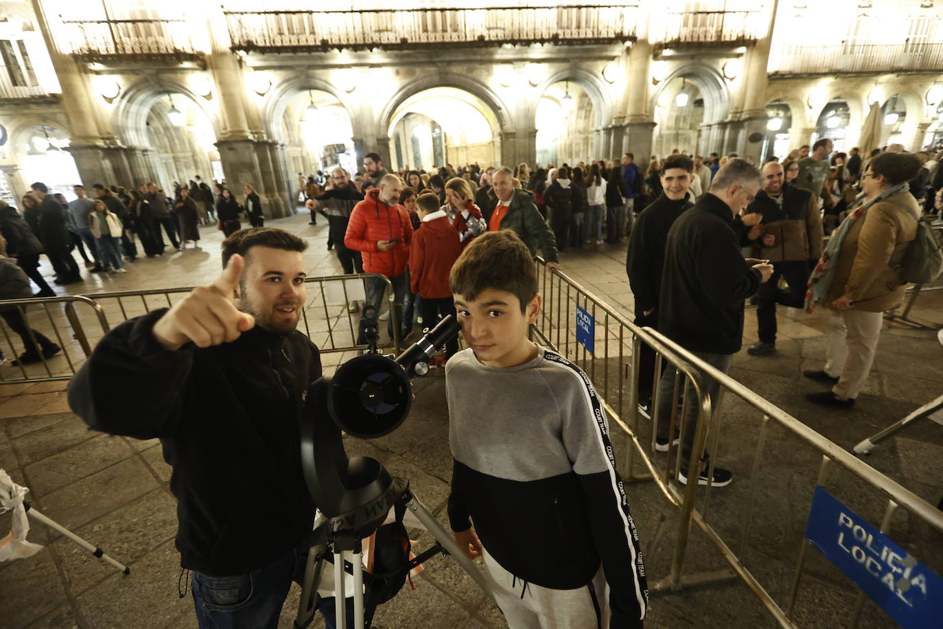 La Luna, protagonista de la noche en la Plaza Mayor